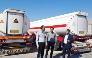 توقیف دو تریلر تانکردار حامل ۷۰ هزار لیتر سوخت قاچاق در شهرستان حاجی آباد استان هرمزگان
