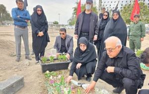 حضور مهاجرانی بر مزار شهدای دانش آموز میناب