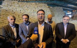 ترخیص بیش از یک میلیون و ۸۰۰ هزار تن کالا و ۱۷ هزار و ۴۰۰ دستگاه خودرو از بنادر و گمرکات استان هرمزگان از ابتدای جنگ تحمیلی سوم