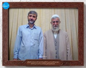 تصویری از شهید دکتر مصباح‌الهدی باقری در کنار رهبر شهید انقلاب