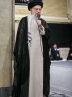 فرمانده از روی صندلی بلند شد