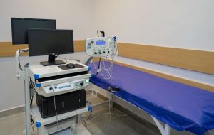اهدای دستگاه نوار مغز ۹ میلیارد ریالی به بیمارستان رستمانی پارسیان